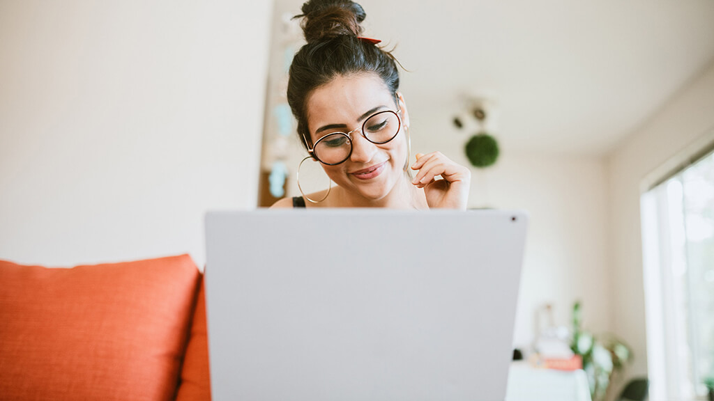 How Screen Time May Be Contributing to Dry Eye During the Pandemic